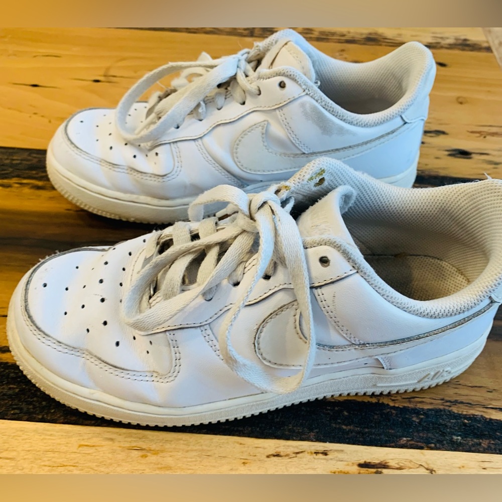 Women’s Nike Air Force White Size 7